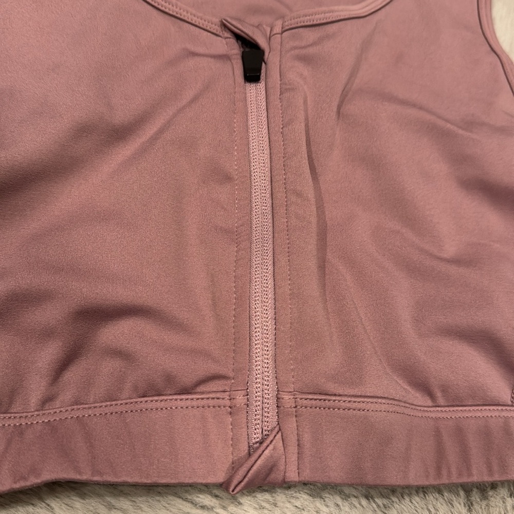 ✨Sports Bra✨ - Picture 2 of 4